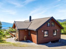 Nice Home In Nedstrand With Kitchen，位于Nedstrand的酒店