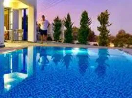 Impeccable 3-Bed Villa monolithos santorini