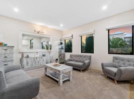 Beachside Bliss 1BR Mindarie，位于Mindarie的酒店