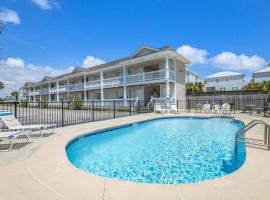 Condo in Gulf Shores King Suite，位于格尔夫海岸的酒店