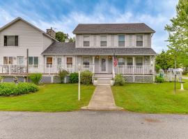 Waterfront Shady Side Home with Chesapeake Bay View!，位于Deale的度假屋