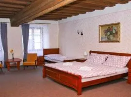 Mini Hotel Abraka & Apartments