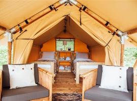 Roaring River Luxury Adventure Tent #17，位于Cassville的豪华帐篷营地