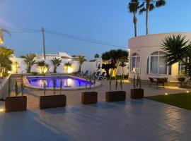 Detached Villa With Private Pool Torrevieja，位于托雷维耶哈的别墅