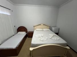 Suíte no centro com 2 camas e hidromassagem，位于锡诺普的酒店