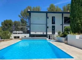 Appartement 2-4 pers. piscine, entre Aix et Cassis