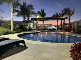 New°Family°Pool°Spacious°Backyard°King°BBQ°Gated