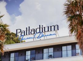 Palladium Beach Hotel- Private Beach Included，位于德尔米的民宿
