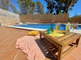 Villa Rústica Mediterránea con piscina privada al lado de Sitges，位于巴塞罗那的酒店