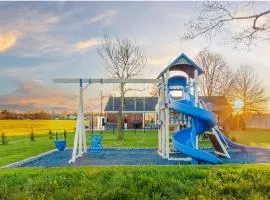 Backyard Getaway•Amish Farmland•Hot tub•Fire pit