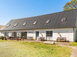 5 Bedroom Lovely Apartment In Tylstrup，位于曲尔斯楚普的酒店