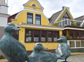 Hahns Comfortable Holiday Residence，位于瓦尔内明德的酒店