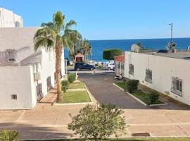 2 Bed Beachfront apartment in Mojacar，位于莫哈卡尔的酒店