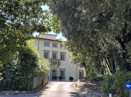 Appartamento in Villa del XV Secolo，位于Seano的酒店