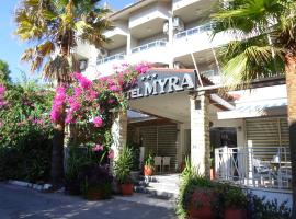 迈拉酒店，位于马尔马里斯的酒店