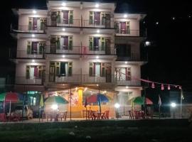 Dev bhumi，位于Baragrān的酒店