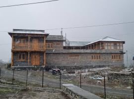 U thok hotel，位于Manangbhot的酒店