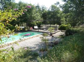 Maison avec piscine dans le Luberon，位于梅内尔伯的酒店