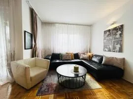 Chic Riverview Vista Apartment