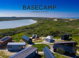 Basecamp Tiny House Eco Resort，位于艾默伊登Seaport Marina IJmuiden附近的酒店