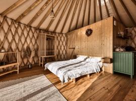 Dolina Jurt Glamping Giżycko，位于Sulimy的酒店