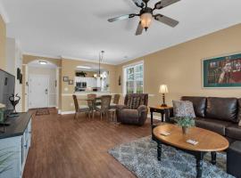 Main Level End Unit Condo In North Myrtle Beach，位于北默特尔海滩的公寓