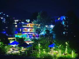 Hostel 360 Degree, Riverside Stay, Old Manali，位于马拉里的酒店