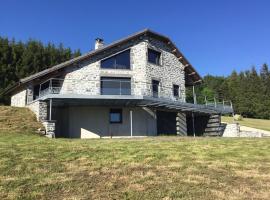 GÎTE EN FAMILLE EN PLEINE NATURE -Regard sur le Mézenc，位于Chaudeyrolles的酒店