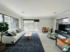 Aircabin - Denham Court - Modern - 4 Beds House