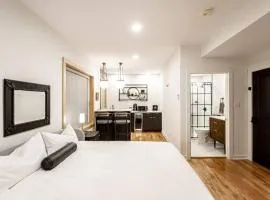 Historic DTWN Studio, Walk to Bathhouses, Shops, Room # 103