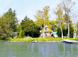 Alisha Lakefront Cottage，位于布莱顿的住所