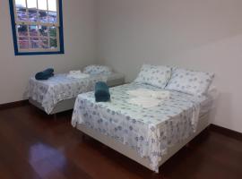 Quarto Casal Simples，位于马里亚纳的酒店