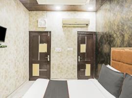 OYO Flagship 80575 Kashish Residency Near Model Town Metro Station，位于新德里北德里的酒店