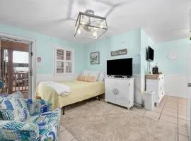 Cherry Grove efficiency just steps from the beach