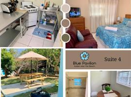 SUITE 4, Blue Pavilion - Beach, Airport Taxi, Concierge, Island Retro Chic，位于西湾的酒店