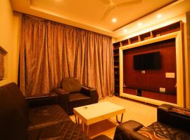 Golden Villa - duplex with private theater - A Golden Group Of Premium Home Stays - tirupati，位于蒂鲁帕蒂的酒店