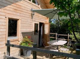 Chalet La clef des champs - Vue Imprenable - Piscine，位于Sajas的酒店