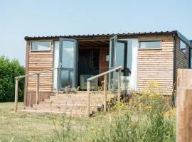 Swallowfield Glamping- Lake View