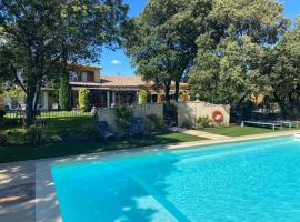 Logis Hôtel La Bastide De Grignan & Restaurant "La Chênaie"，位于格里尼昂的酒店