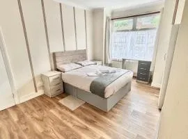 Spacious Room in Ilford