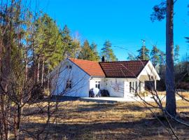 Nice Home In Berg I Østfold，位于Dale的酒店