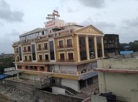 HOTEL GRANDEUR，位于Valsad的酒店