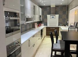 Spacious home in Rawmarsh，位于罗瑟勒姆的酒店