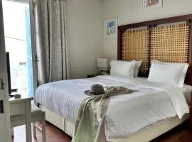 Le Coq Apartments