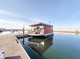 Cozy Floating house with sauna，位于塔林的家庭/亲子酒店