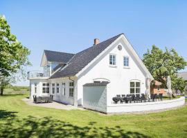 6 Bedroom Stunning Home In Højer，位于霍耶的酒店