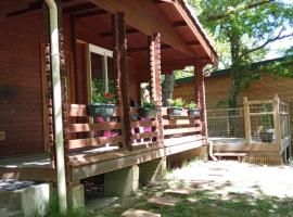 Chalet 2 chambres lac et forêt，位于Bretagne-dʼArmagnac的公寓