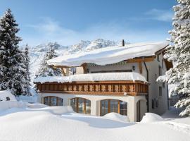 Chalet Gütsch Andermatt，位于安德马特的木屋