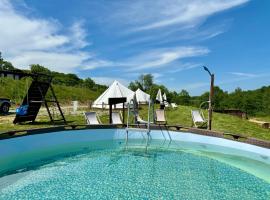 Glamping Bieszczady z basenem，位于索利纳的豪华帐篷营地