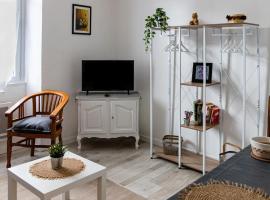 Studio rénové - lumineux avec local pour vélos，位于圣马丹韦叙比耶的酒店